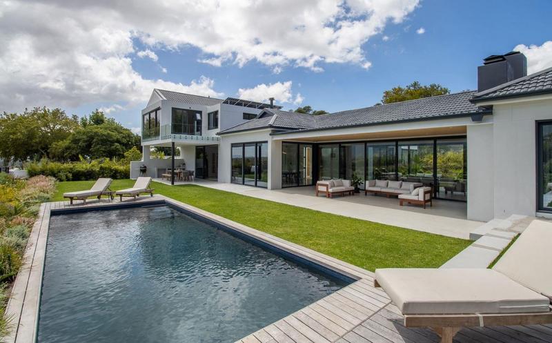 4 Bedroom Property for Sale in Zwaanswyk Western Cape